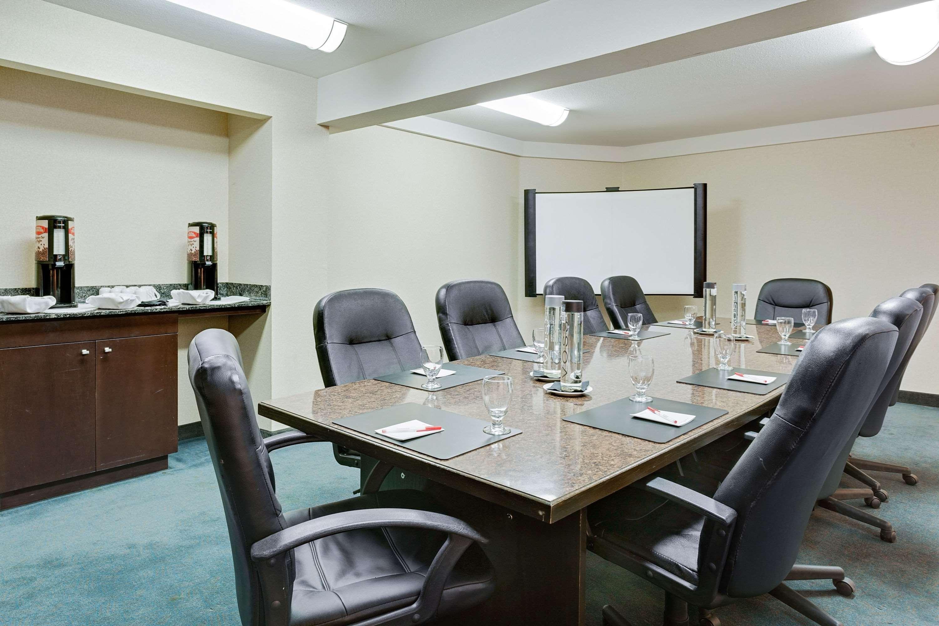 Ramada By Wyndham Kamloops Ξενοδοχείο Εξωτερικό φωτογραφία