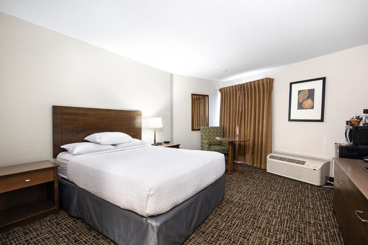 Ramada By Wyndham Kamloops Ξενοδοχείο Εξωτερικό φωτογραφία
