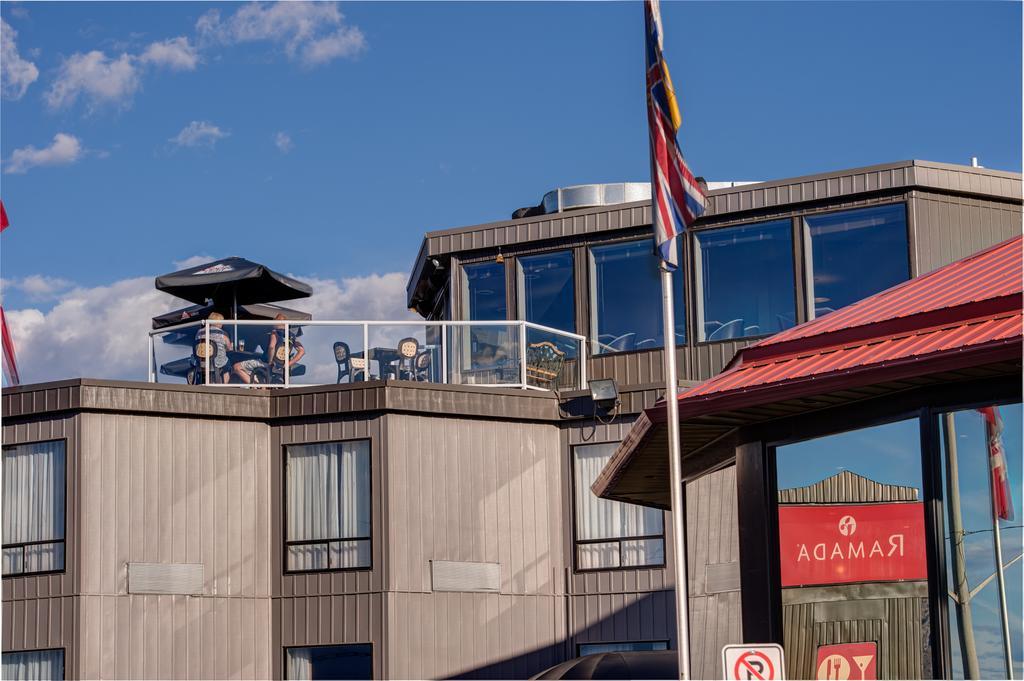 Ramada By Wyndham Kamloops Ξενοδοχείο Εξωτερικό φωτογραφία